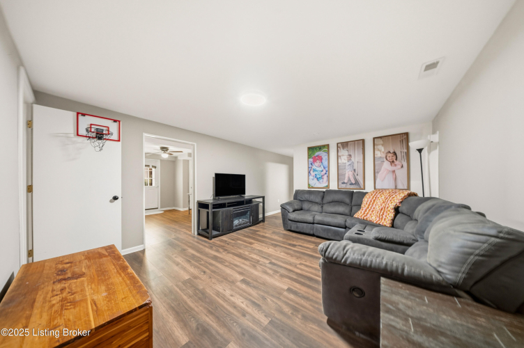 Listing Image 54