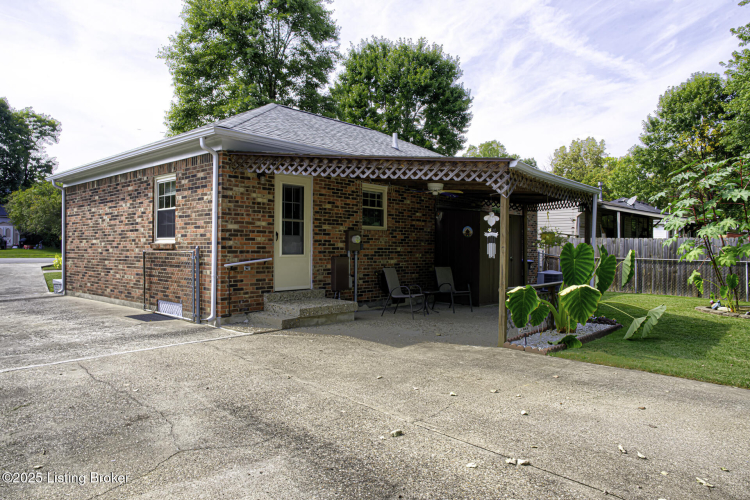 Listing Image 6