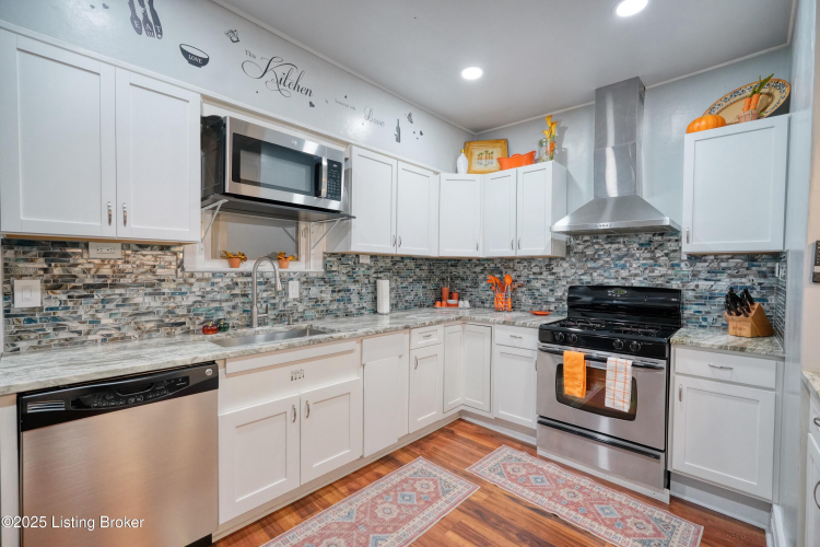 Listing Image 11
