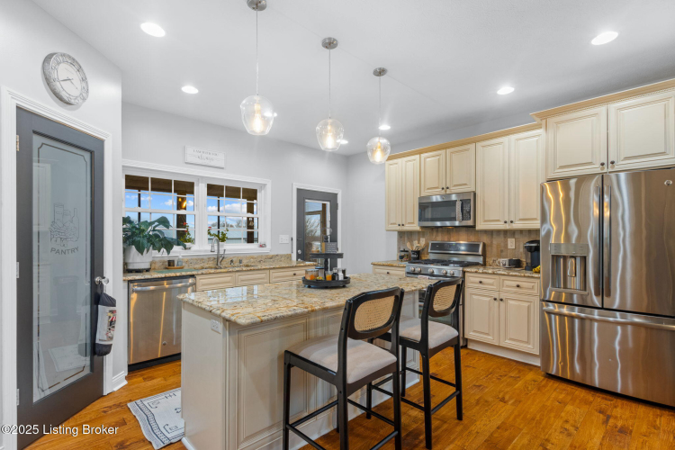 Listing Image 15