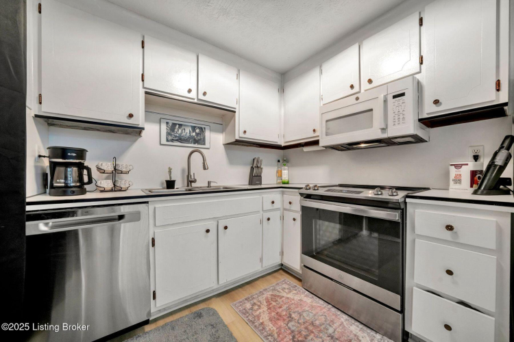 Listing Image 12