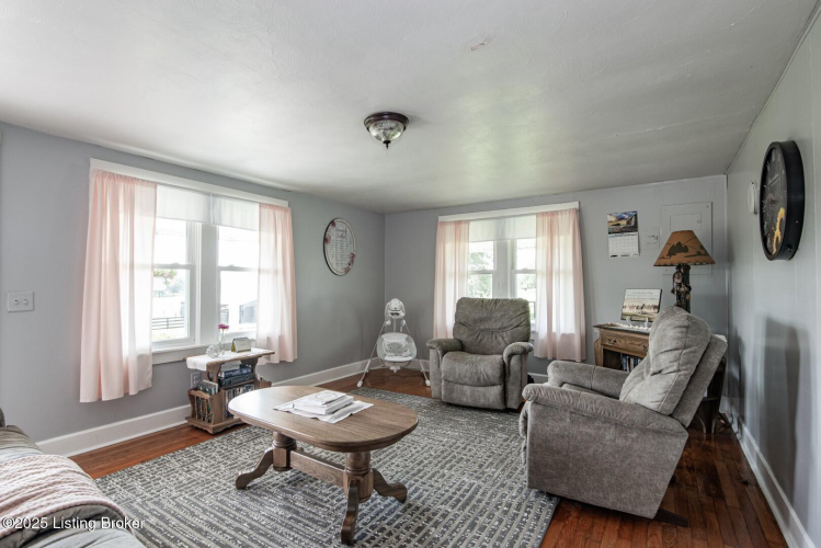 Listing Image 7