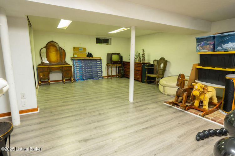 Listing Image 18