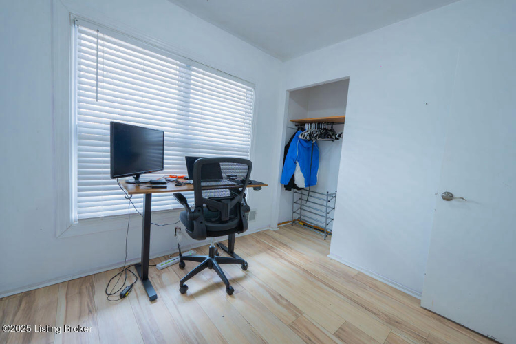 Listing Image 10