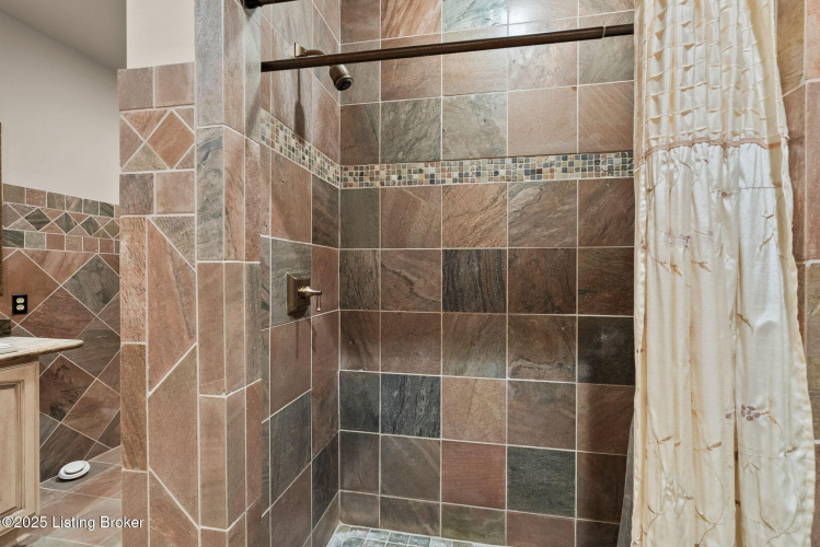 Listing Image 77