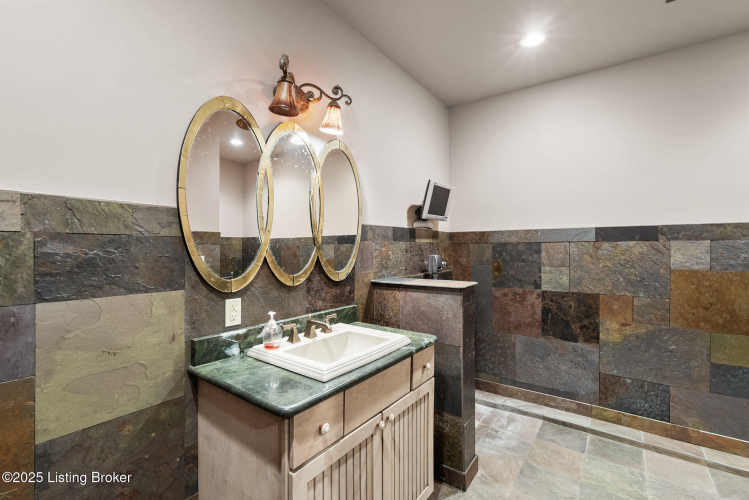 Listing Image 81