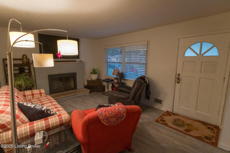 Listing Image 11