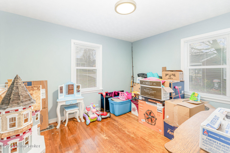 Listing Image 16