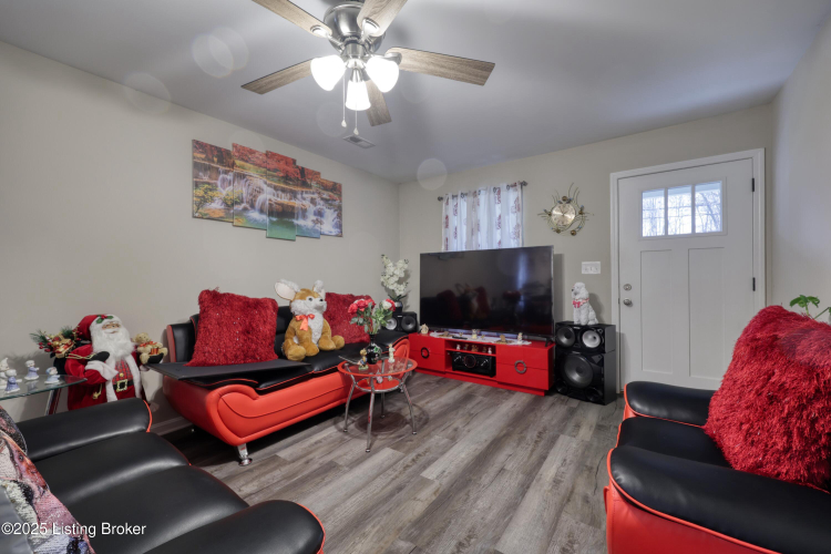 Listing Image 12
