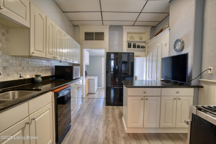 Listing Image 12