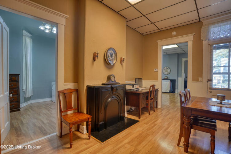 Listing Image 19