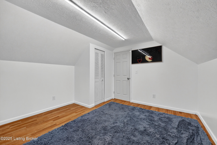 Listing Image 27