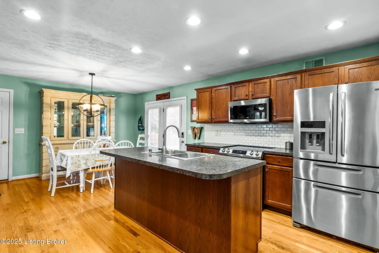 Listing Image 13
