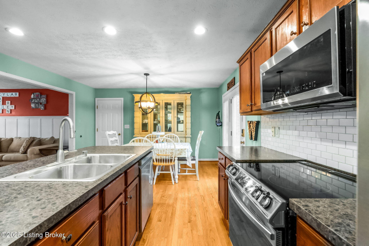 Listing Image 14
