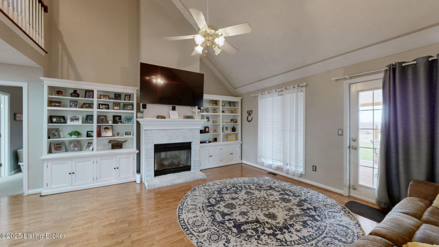 Listing Image 17