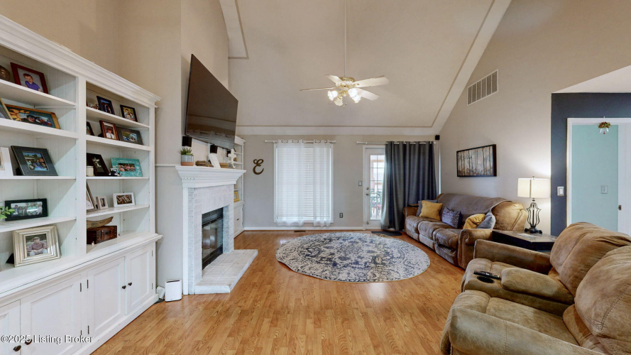 Listing Image 18