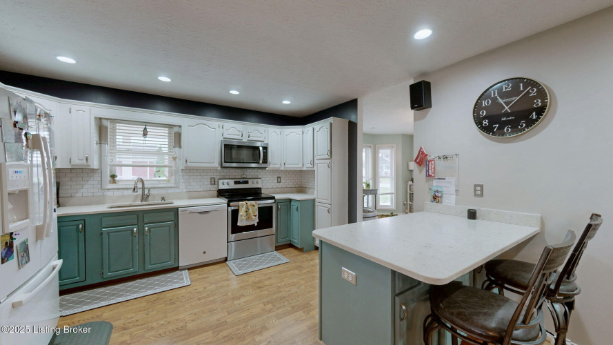 Listing Image 5
