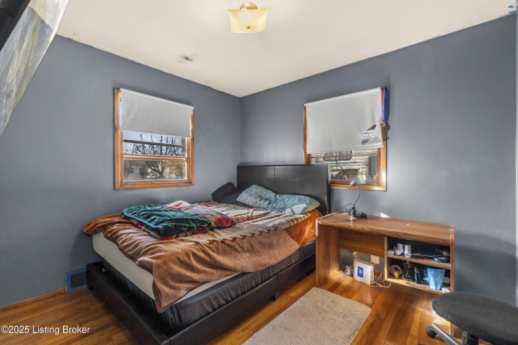 Listing Image 12