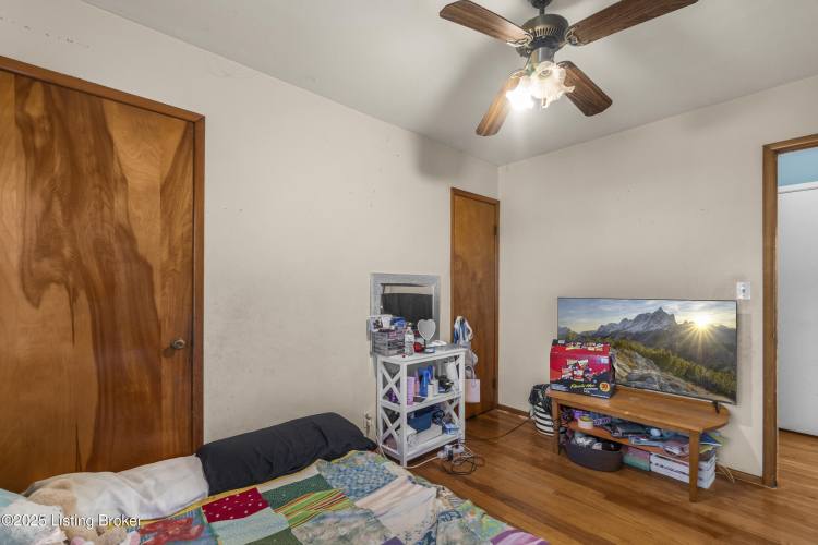 Listing Image 17