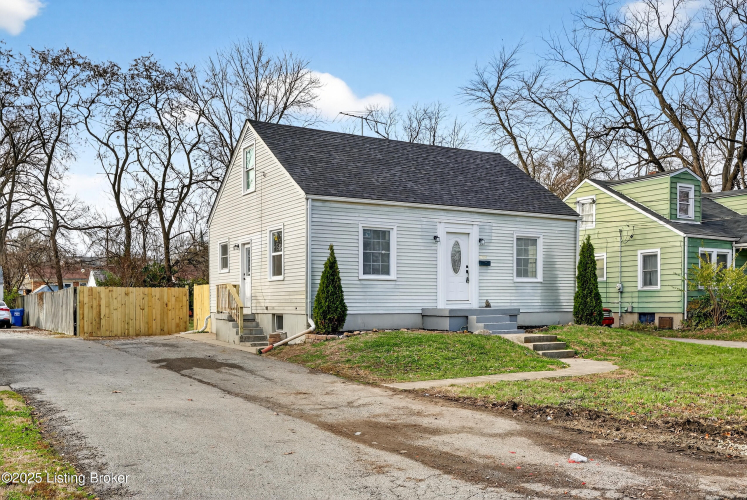 Listing Image 4