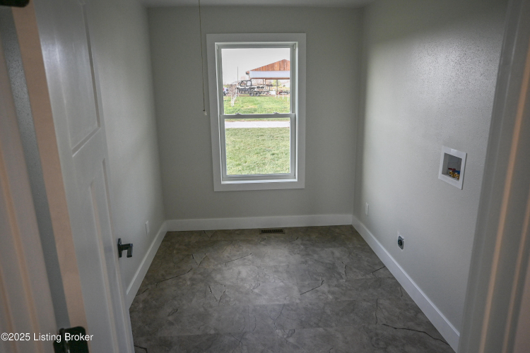 Listing Image 28