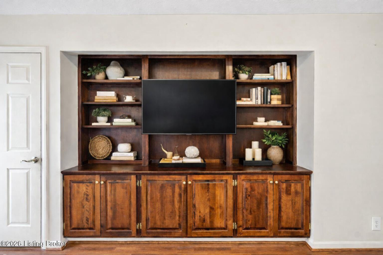 Listing Image 8