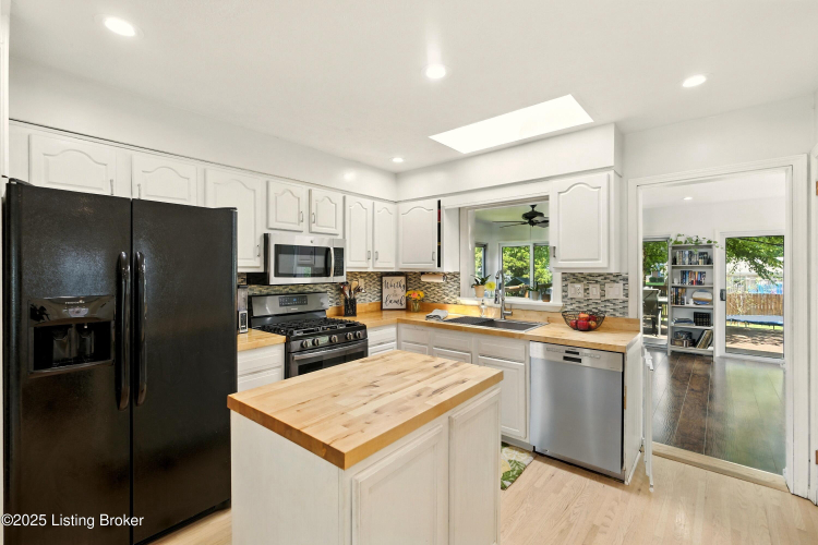 Listing Image 9