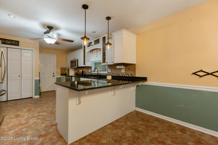 Listing Image 16