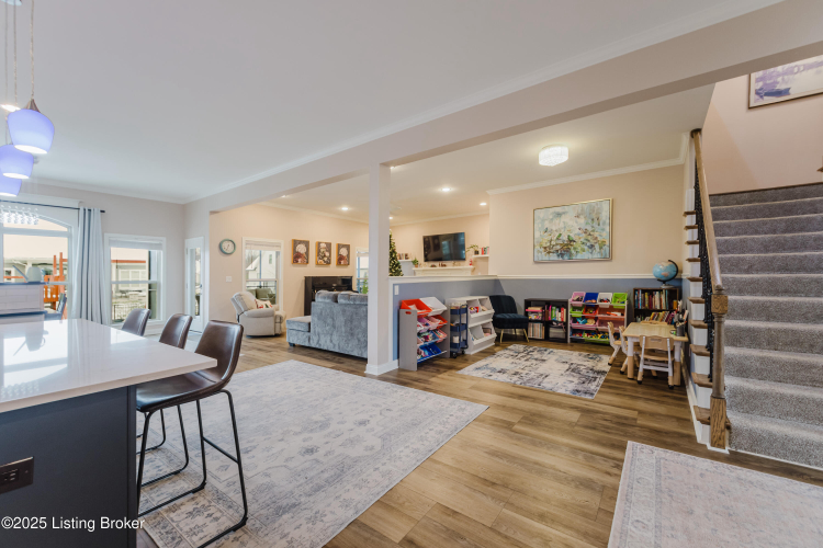 Listing Image 19