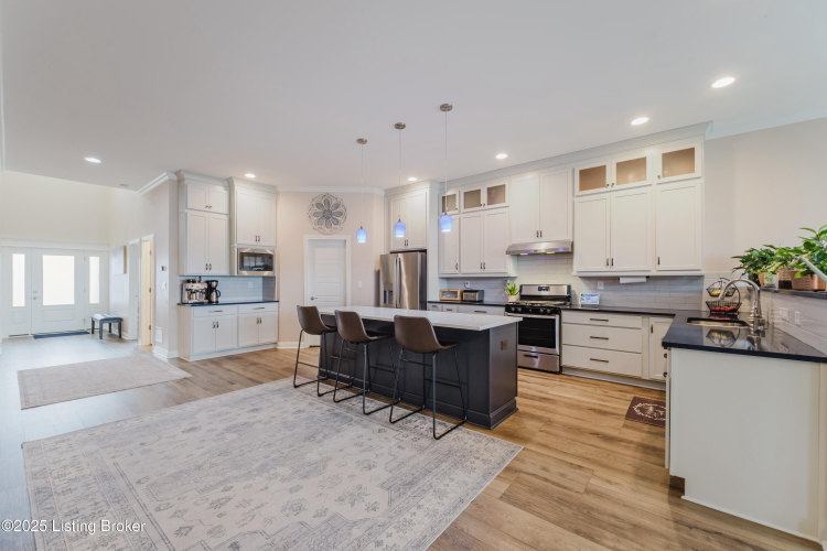Listing Image 10