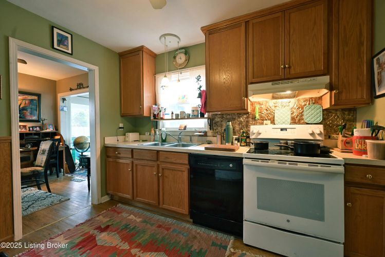 Listing Image 14