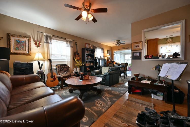 Listing Image 5