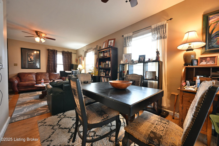 Listing Image 9
