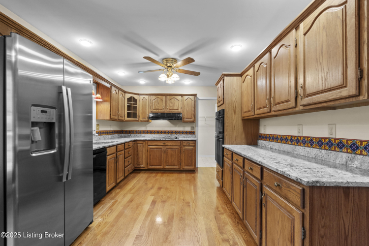 Listing Image 14