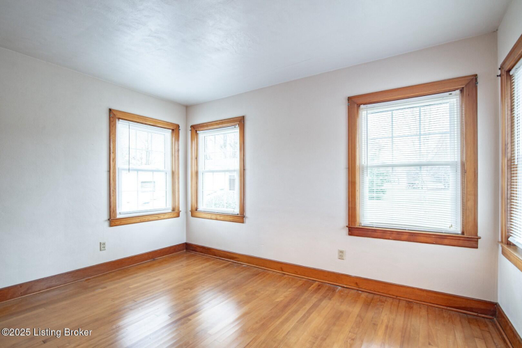 Listing Image 33