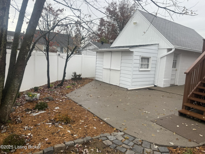 Listing Image 4