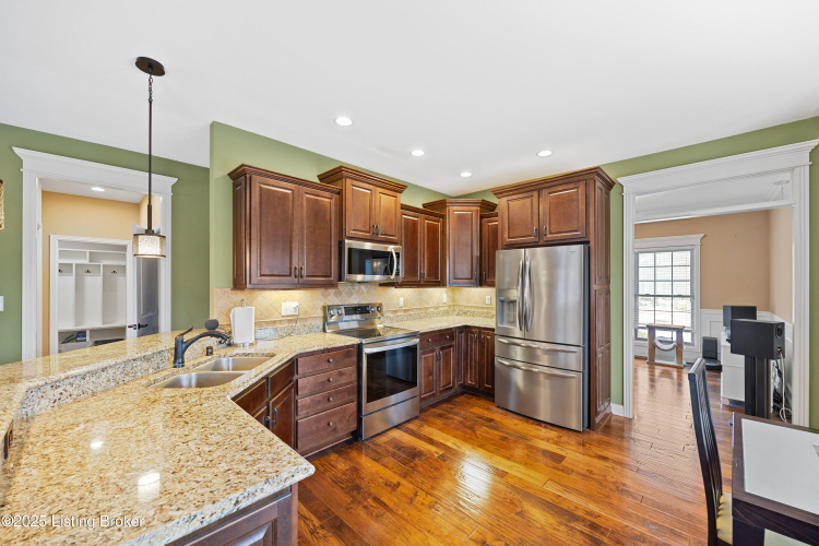 Listing Image 15