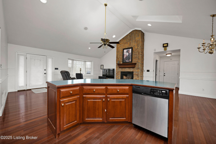 Listing Image 20