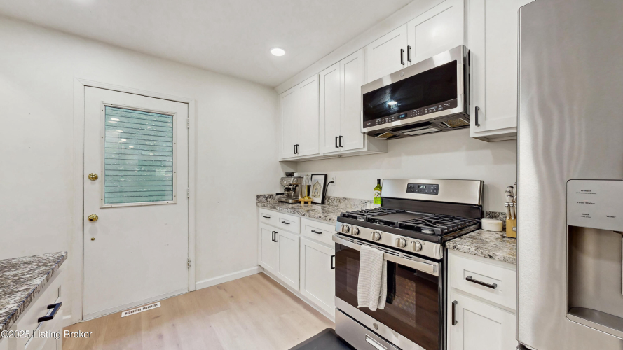 Listing Image 18