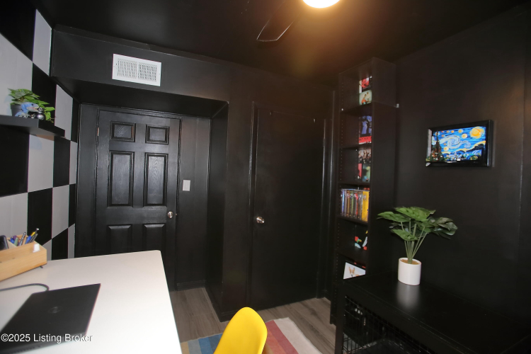 Listing Image 22