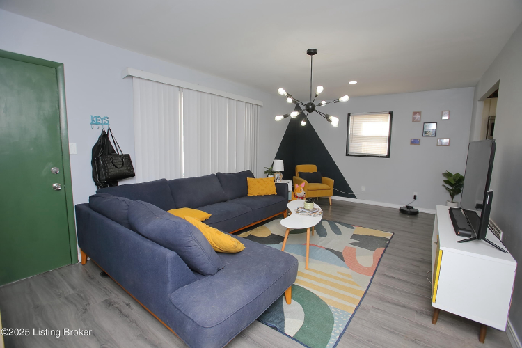 Listing Image 6
