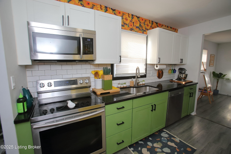 Listing Image 8
