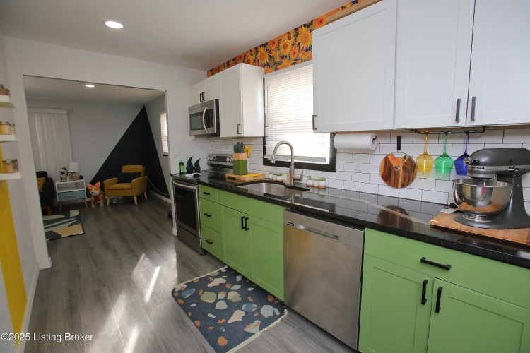 Listing Image 9