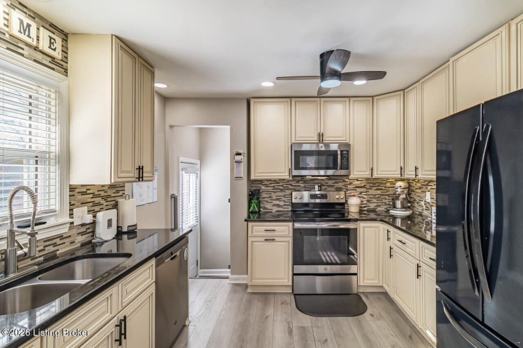 Listing Image 12