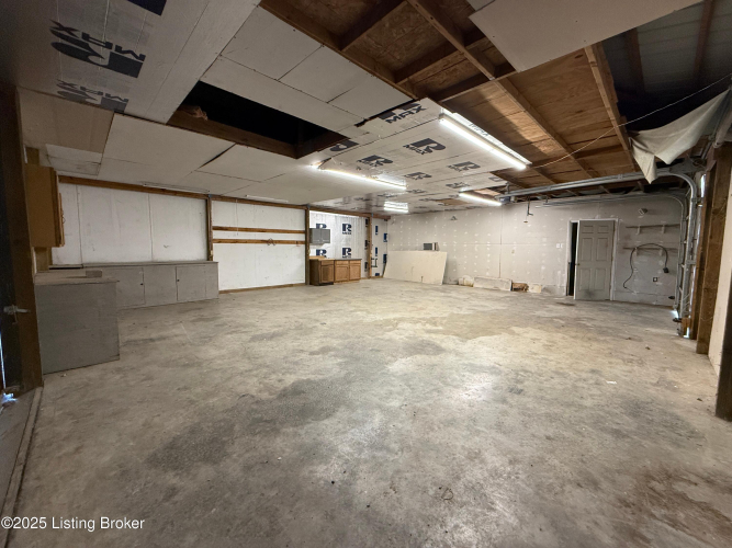 Listing Image 16