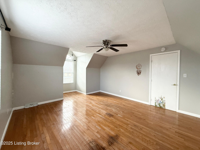 Listing Image 52