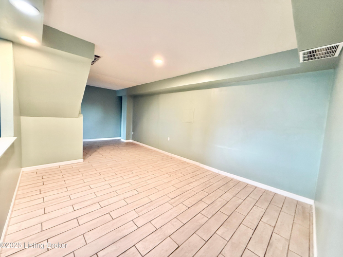 Listing Image 73