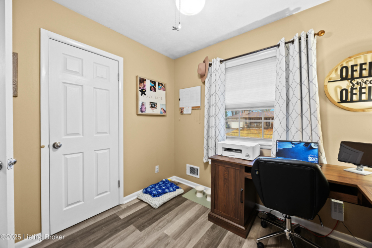 Listing Image 16