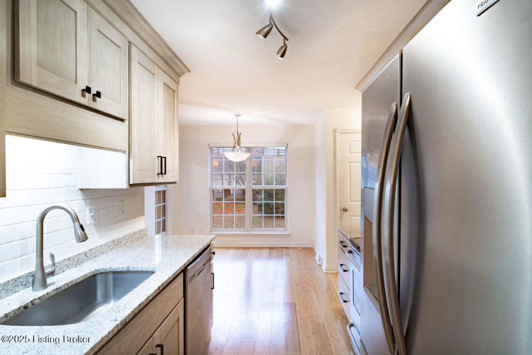 Listing Image 20