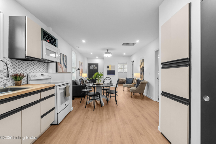 Listing Image 12